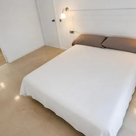 Appartement Sea View With Pool On The Paseo Maritimo, 4 Guests *